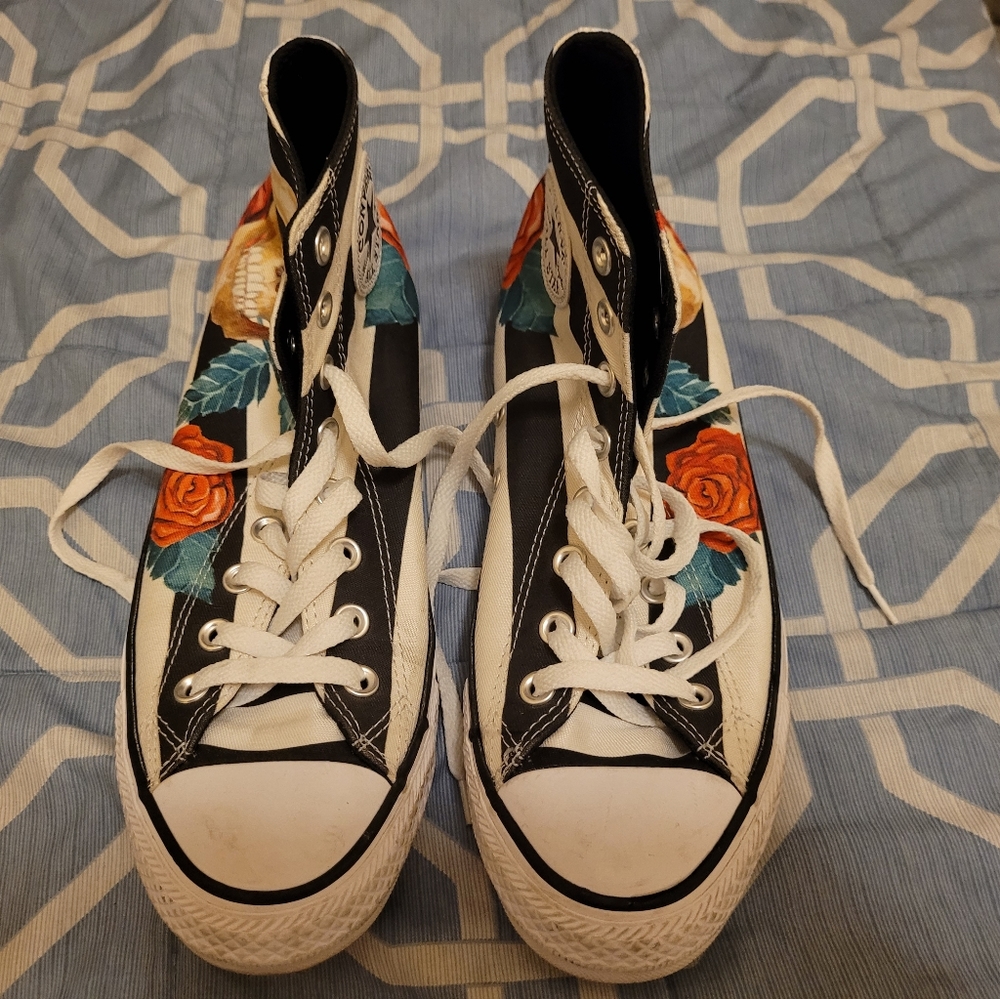 Converse striped skull and rose